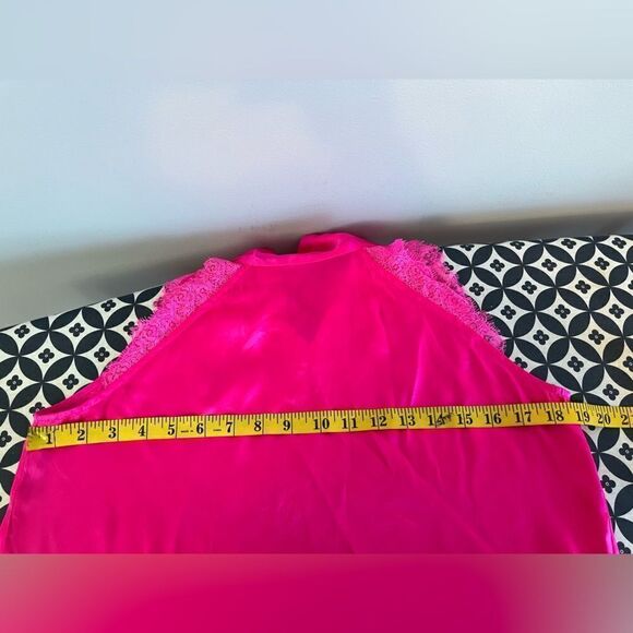 Generation Love
Alyssa Lace Halter Silk Top - Picture 11 of 12